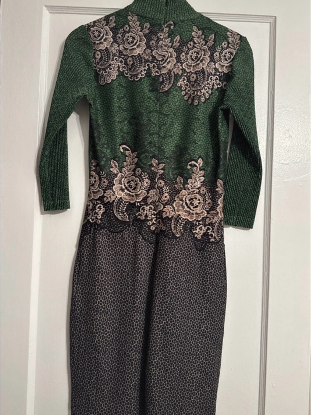 Green Midi Dress with Cream Lace Appliqué